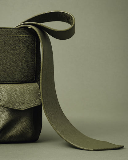THE 444 CARRYALL in Moss
