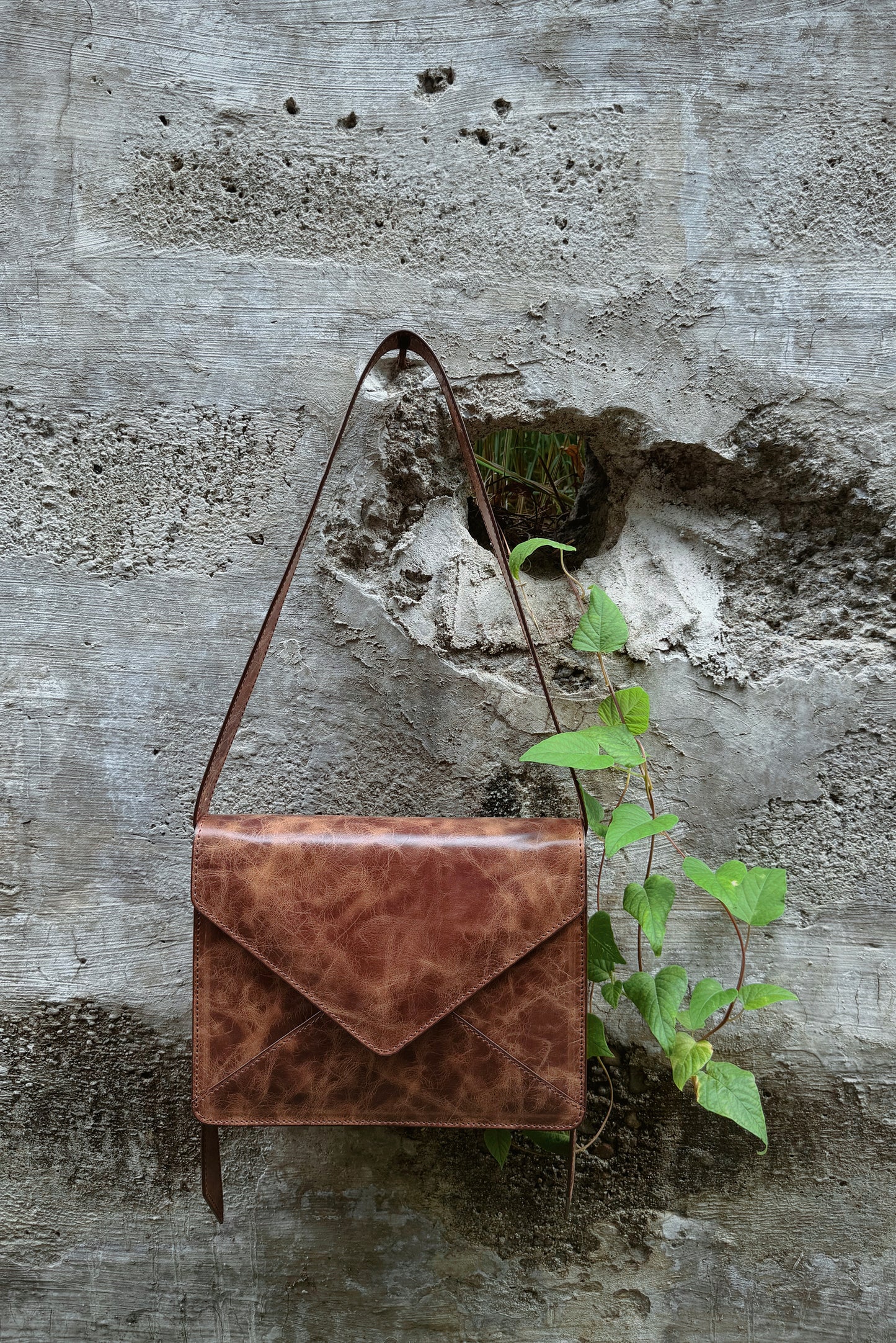 THE LETTER BAG in Sepia