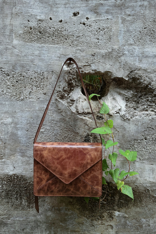 THE LETTER BAG in Sepia