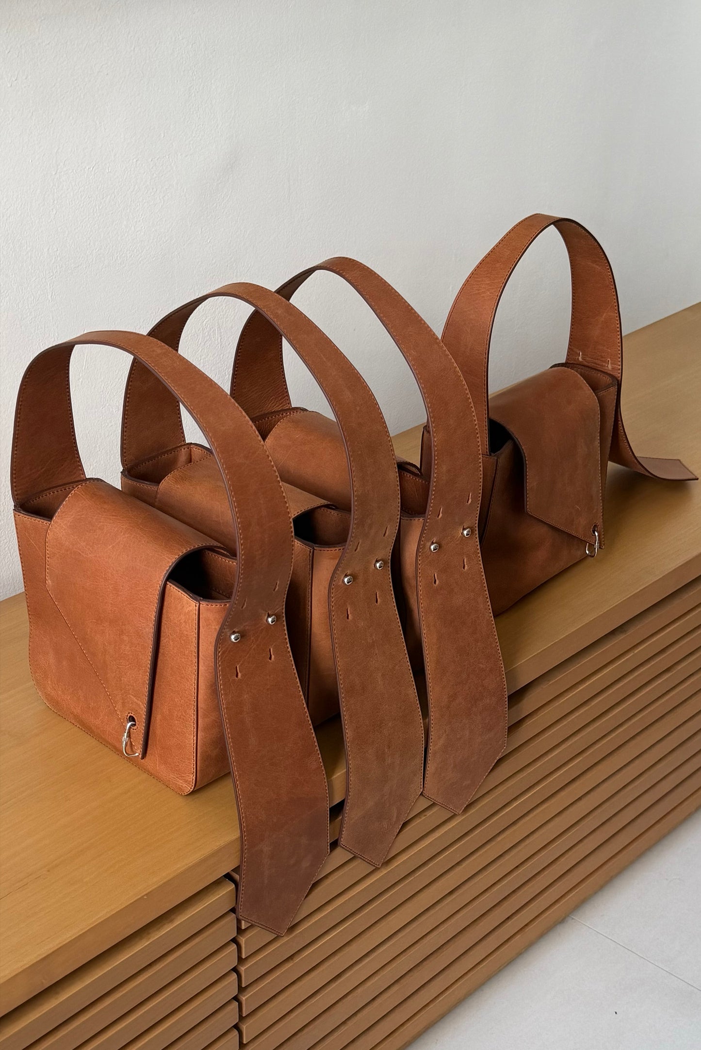 THE TIE MINI in Cognac